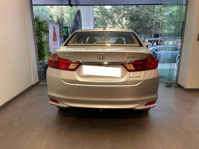 https://images10.gaadi.com/usedcar_image/4500727/original/processed_1a012ced32ad70b58d48572d86d62885.jpeg?imwidth=6401