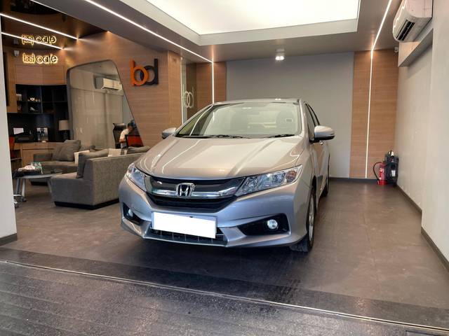 https://images10.gaadi.com/usedcar_image/4500727/original/processed_76cb26081025ea8f6647edbbf7566fd4.jpeg?imwidth=6402