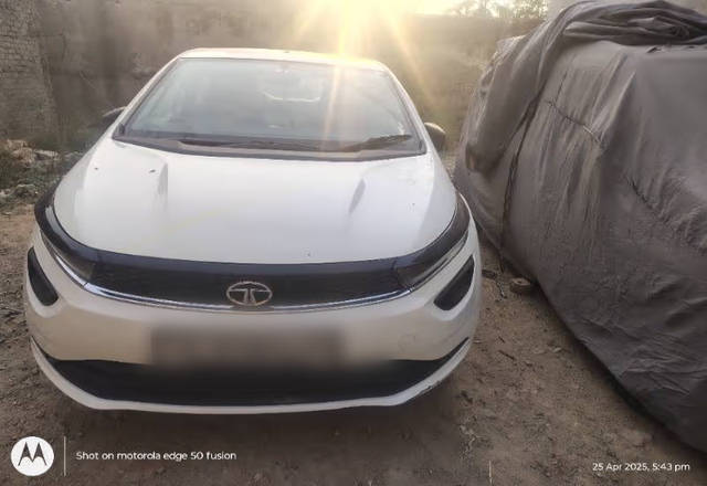 https://images10.gaadi.com/usedcar_image/4500907/original/dfdf4989-88d7-4be3-861d-5980fc30f058.?imwidth=6400