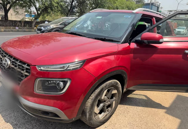 https://images10.gaadi.com/usedcar_image/4501110/original/1be0b875-d7f9-44e6-bb06-cbc796fcc001.?imwidth=6401