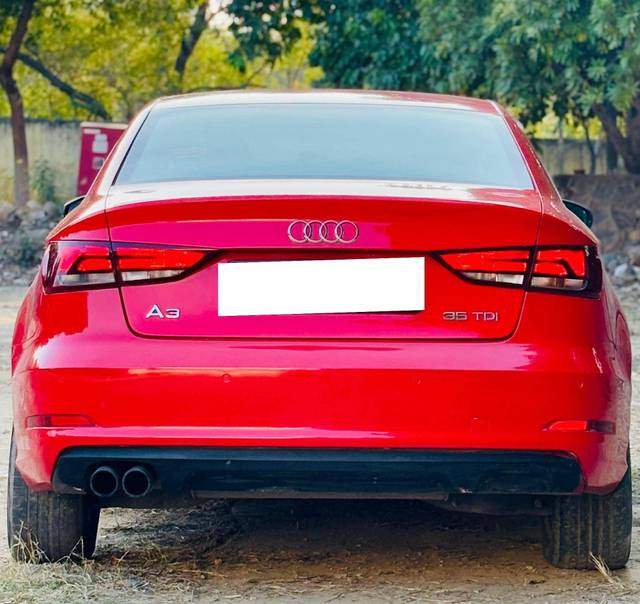 https://images10.gaadi.com/usedcar_image/4501353/original/processed_7cdefc95ad2361bcca1d6bc0ac90206c.jpg?imwidth=6401