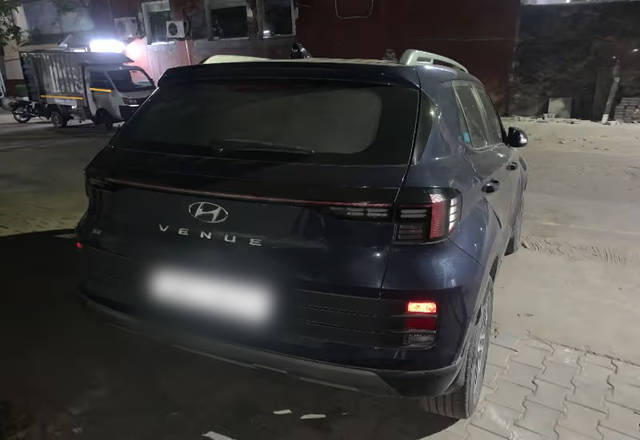 https://images10.gaadi.com/usedcar_image/4501519/original/b56205aa-f967-4e22-a0ef-466f34c8584f.?imwidth=6401