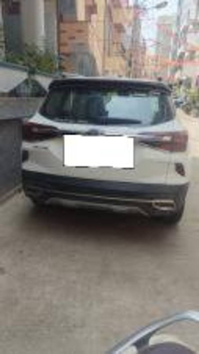 https://images10.gaadi.com/usedcar_image/4501843/original/processed_b98caa2ba5a86b8518bb7e8e0e0e8d94.jpg?imwidth=6401