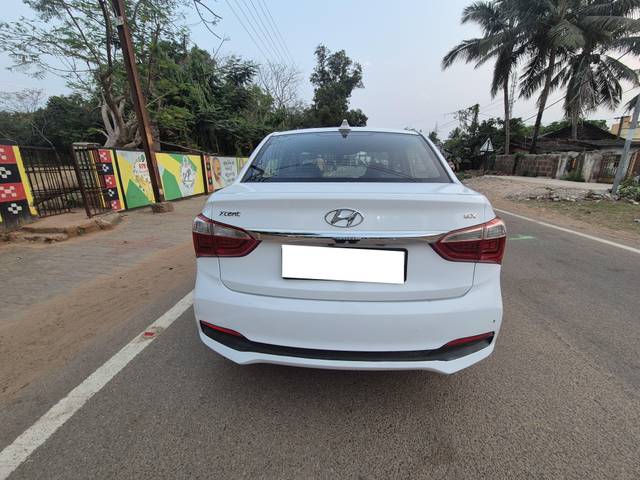 https://images10.gaadi.com/usedcar_image/4501956/original/processed_fda52b4e04e610418c60b1b0b412b0dc.jpg?imwidth=6401