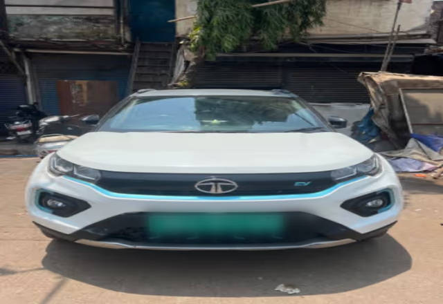 https://images10.gaadi.com/usedcar_image/4502049/original/3020baf9-3329-4e26-bc2e-b464129b57f1.?imwidth=6401