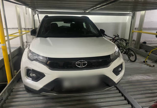 https://images10.gaadi.com/usedcar_image/4502096/original/e6ff00bf-03f4-4bd1-b20c-1157045f5959.?imwidth=6402