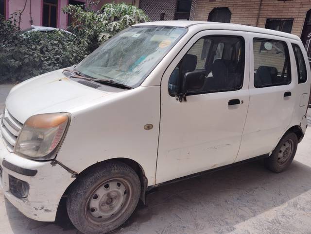 https://images10.gaadi.com/usedcar_image/4502244/original/ec8abbd7-382e-4b91-9661-0c7433cd18b7.jpg?imwidth=6402