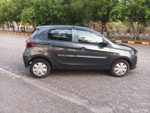 https://images10.gaadi.com/usedcar_image/4502330/original/processed_bee9517ede7619747e47cb96086cf6a0.jpg?imwidth=6401