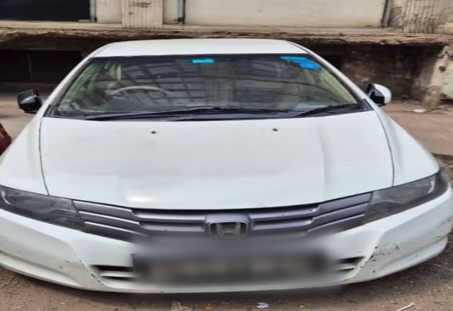 https://images10.gaadi.com/usedcar_image/4502365/original/efe10a54-cc17-4538-8ea9-af6a4092498f.?imwidth=6400