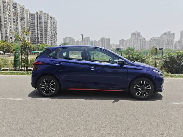 https://images10.gaadi.com/usedcar_image/4502651/original/e827b4e085562263372946b8c60caffa.jpg?imwidth=6401