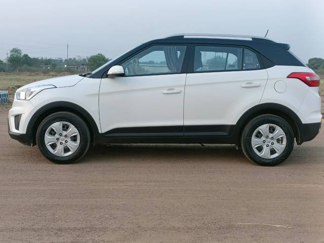https://images10.gaadi.com/usedcar_image/4502653/original/f416b0ee359372e91e92955945b1115d.jpg?imwidth=6402