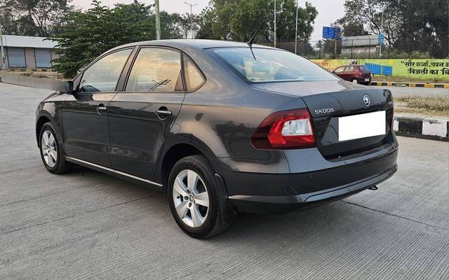 https://images10.gaadi.com/usedcar_image/4502660/original/processed_af84190e3a20ceffea213848ed52e91e.jpg?imwidth=6402