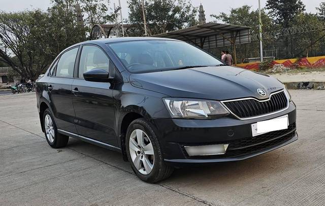 https://images10.gaadi.com/usedcar_image/4502660/original/processed_d0c6f81f1f0c8ee3d6364a4495d47853.jpg?imwidth=6400