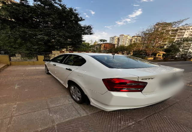 https://images10.gaadi.com/usedcar_image/4502661/original/8a430d8f-c7ea-4263-8464-da67cc1151aa.?imwidth=6401