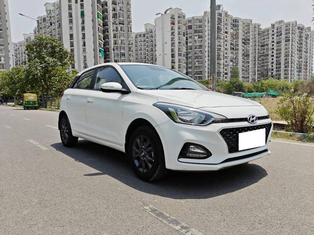 https://images10.gaadi.com/usedcar_image/4502667/original/processed_879ceac68ee3737709ac0180897d62e0.jpg?imwidth=6400