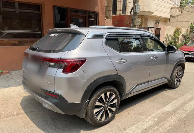 https://images10.gaadi.com/usedcar_image/4502932/original/f4bfcacf-44a8-4834-9ef0-28780d8cd04a.?imwidth=6402