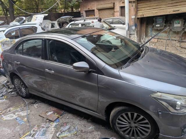 https://images10.gaadi.com/usedcar_image/4502951/original/processed_processed_ff2f2233-e0c8-459c-b29d-61e79047a050.jpg?imwidth=6400
