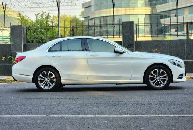 https://images10.gaadi.com/usedcar_image/4503186/original/2e9981715485b4a5a1c2f26dd658b149.jpg?imwidth=6401