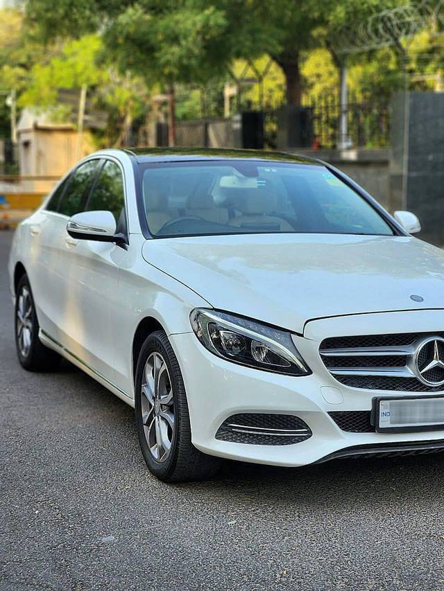 https://images10.gaadi.com/usedcar_image/4503186/original/processed_9838569aa57cd1310bf6e41f698e367d.jpg?imwidth=6400