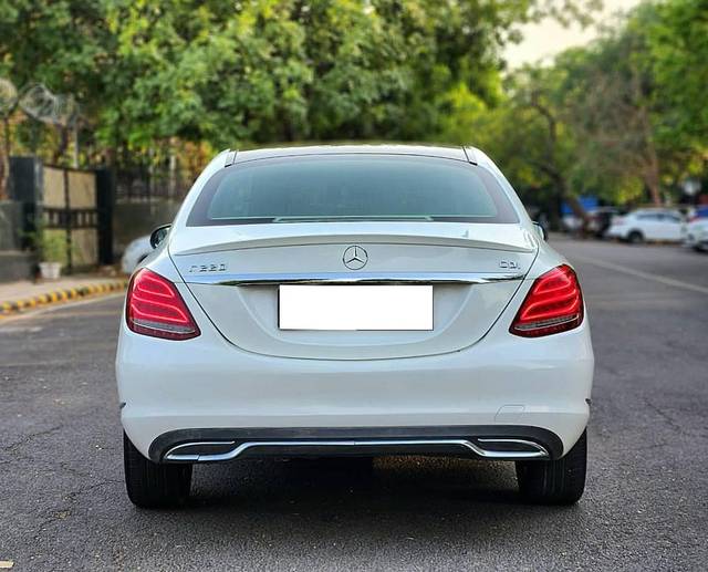 https://images10.gaadi.com/usedcar_image/4503186/original/processed_d98893e836d8ad70d6476ca68f3efe3e.jpg?imwidth=6402