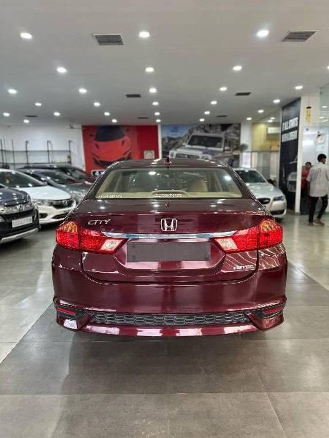 https://images10.gaadi.com/usedcar_image/4503220/original/processed_434bb5d3-ca9b-45ff-b115-6efc215091b2.jpeg?imwidth=6401