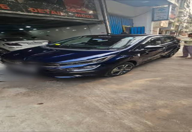 https://images10.gaadi.com/usedcar_image/4503304/original/9503db0b-902a-4b0a-bc2a-452483c75ad9.?imwidth=6400