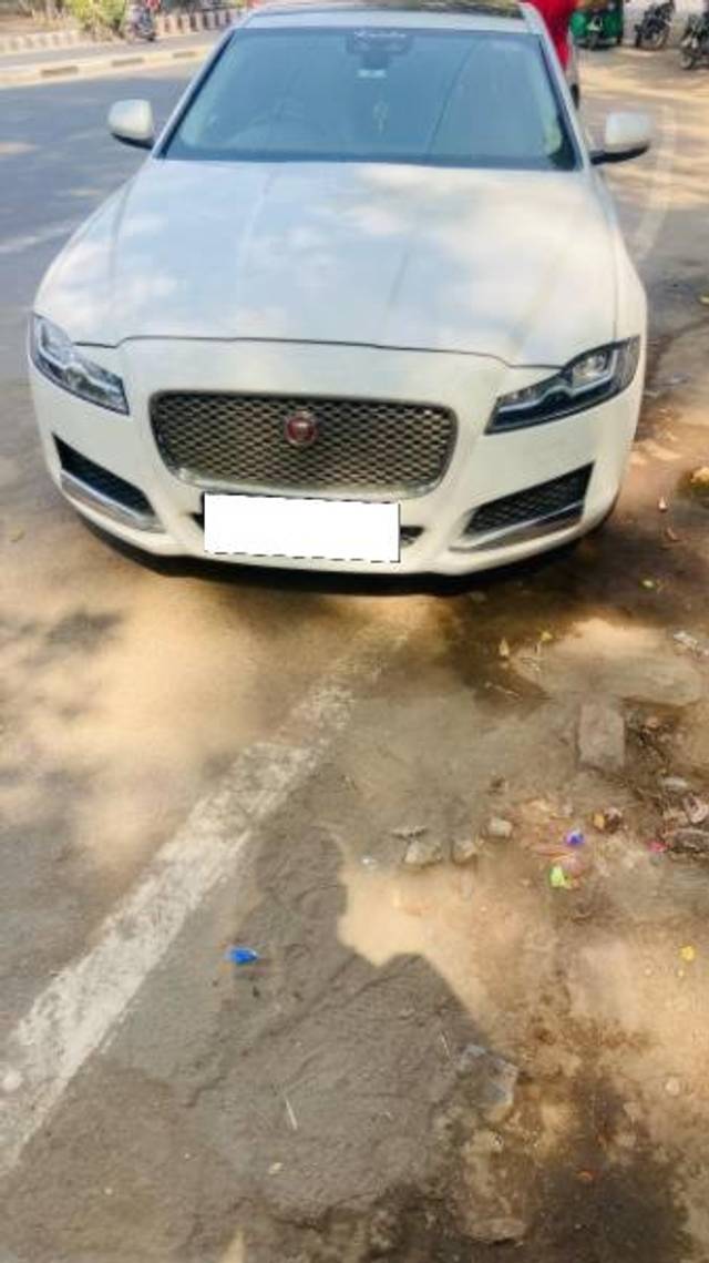 https://images10.gaadi.com/usedcar_image/4503311/original/processed_d177528a-cfd3-4750-9cdb-ead65b24a596.jpg?imwidth=6400