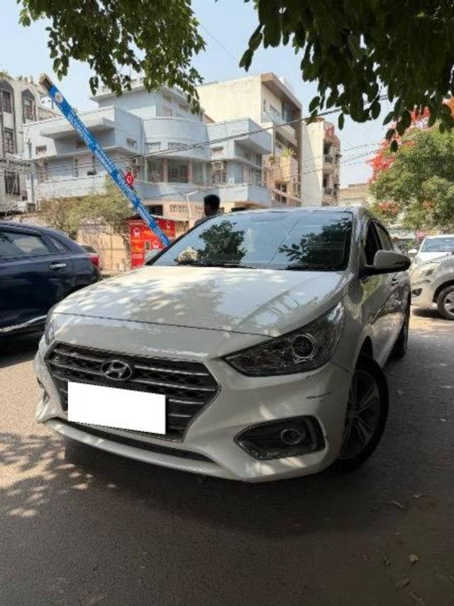 https://images10.gaadi.com/usedcar_image/4503943/original/processed_04dc4434-f78c-4ff6-8c7f-6112f36bf031.jpeg?imwidth=6402