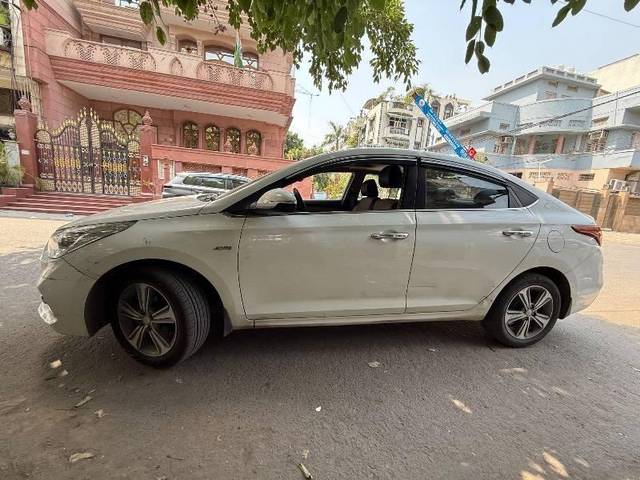 https://images10.gaadi.com/usedcar_image/4503943/original/processed_c4b0e792-49b5-442d-8d56-c146d55f3bf1.jpeg?imwidth=6400