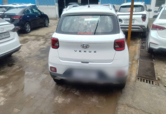 https://images10.gaadi.com/usedcar_image/4503964/original/51e25fc4-207b-4416-ac0c-23a465b7c82b.?imwidth=6401