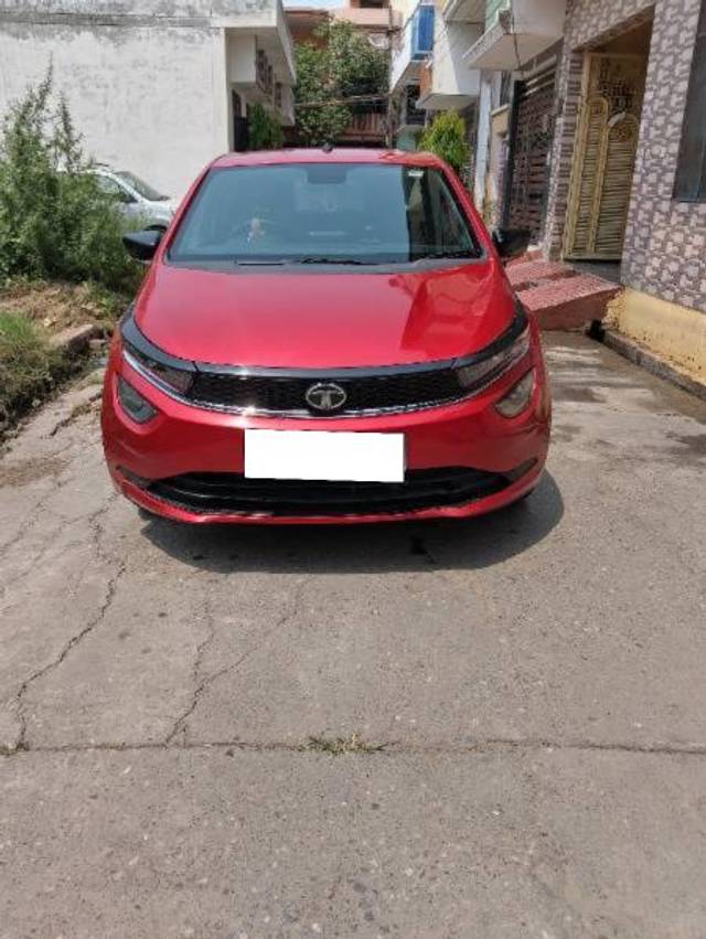 https://images10.gaadi.com/usedcar_image/4503973/original/processed_ae42cf91-df76-4069-bdc8-291d636d459d.jpg?imwidth=6400