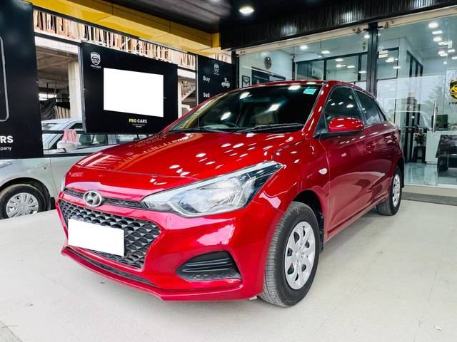 https://images10.gaadi.com/usedcar_image/4504262/original/processed_74701c03202869d3a83f9af6a1ea2c64.jpg?imwidth=6400