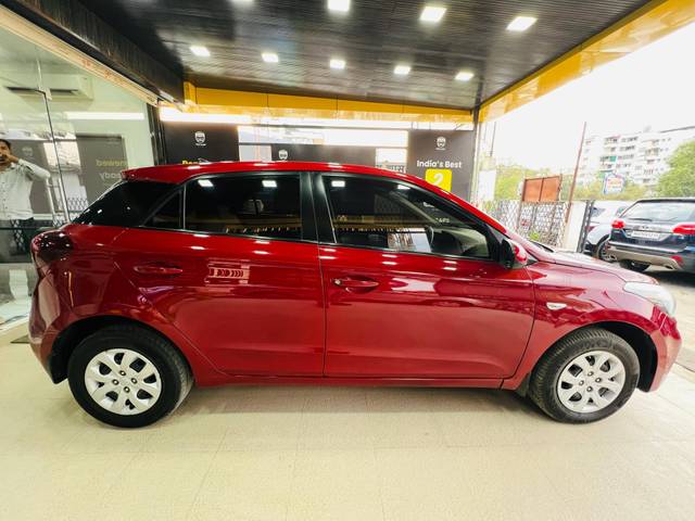 https://images10.gaadi.com/usedcar_image/4504262/original/processed_e95d626ce058a0676d6368045df2829f.jpg?imwidth=6402