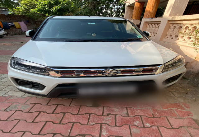 https://images10.gaadi.com/usedcar_image/4504300/original/f54406c4-40b7-43d7-91ec-097181e39c49.?imwidth=6400