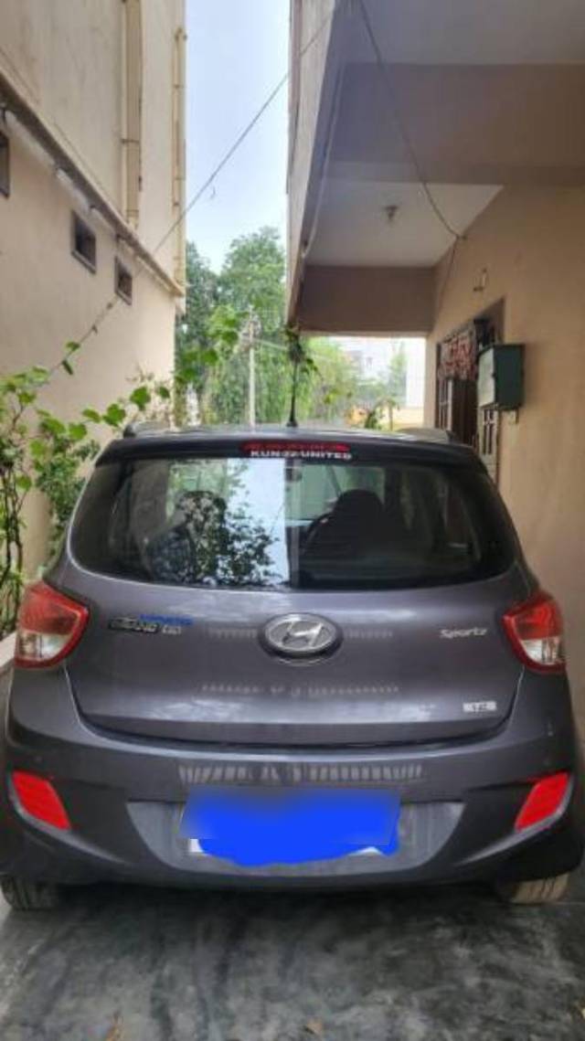 https://images10.gaadi.com/usedcar_image/4504357/original/processed_c292e284-15cc-43ad-8af3-7a049eb582bf.jpg?imwidth=6400