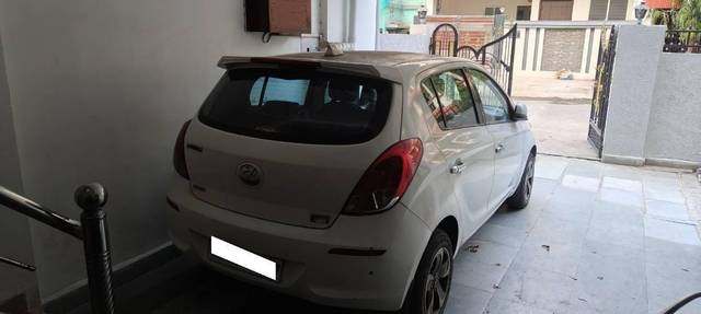https://images10.gaadi.com/usedcar_image/4504514/original/processed_processed_72679f58-8f4f-4725-a8d9-e7ef641a88bf.jpg?imwidth=6400