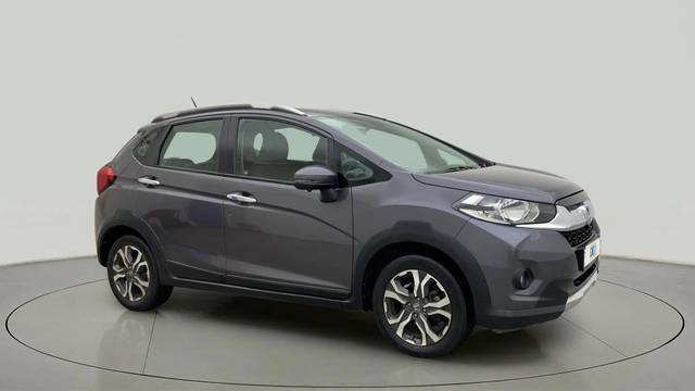 https://images10.gaadi.com/usedcar_image/4504566/original/b0b1543d5ef918a1e8b3157f0e097128.jpg?imwidth=6400