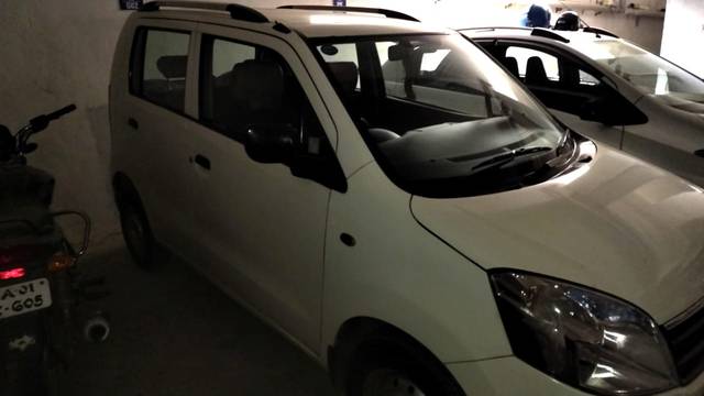 https://images10.gaadi.com/usedcar_image/4504584/original/1cd55965-d9eb-4657-80d0-e7f459218c4b.jpg?imwidth=6402