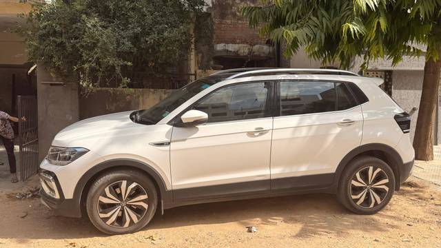 https://images10.gaadi.com/usedcar_image/4504587/original/processed_317495f2-b61b-4956-a5fa-b3224e3ff79b.jpg?imwidth=6402