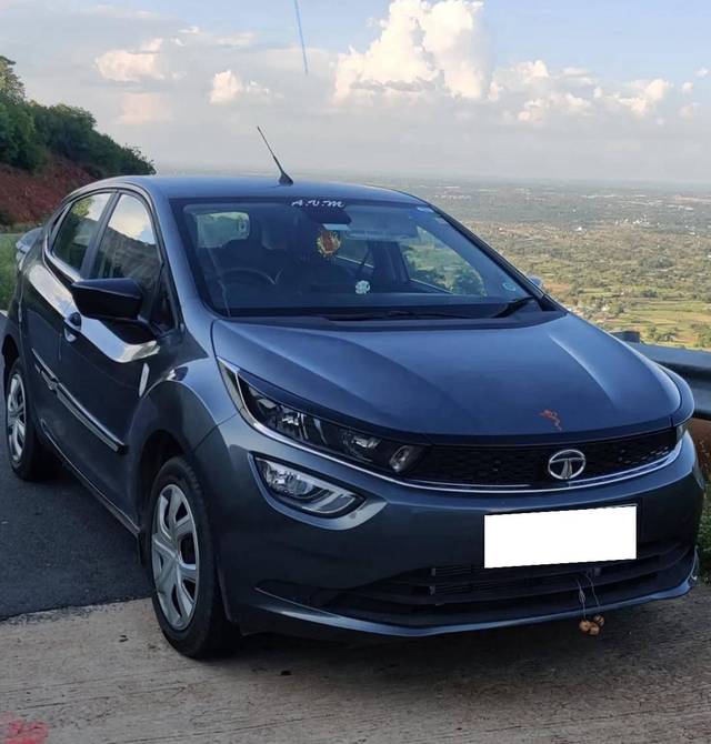 https://images10.gaadi.com/usedcar_image/4504941/original/processed_42e4d07f-edd7-4983-b212-88ea26ed2f53.jpg?imwidth=6400