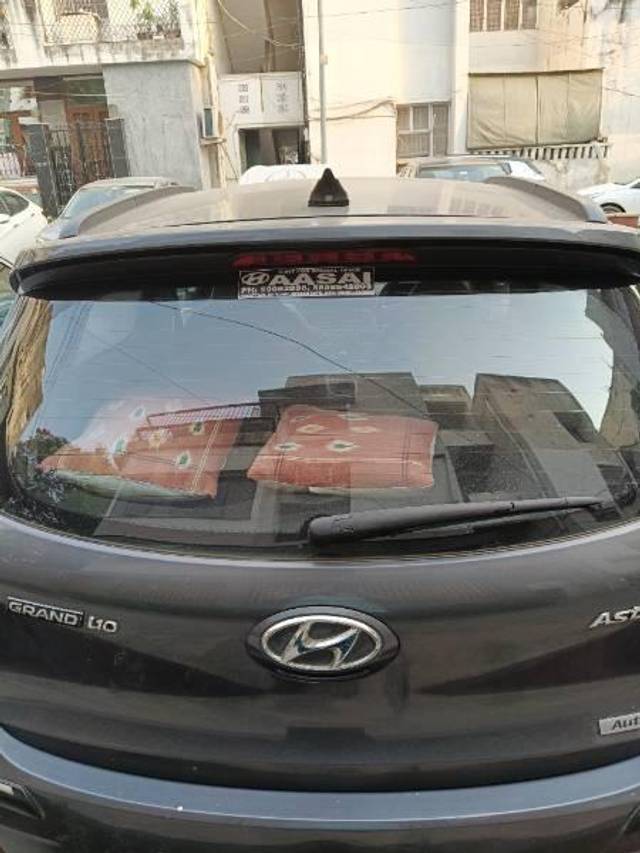 https://images10.gaadi.com/usedcar_image/4504944/original/processed_b7f2a58f-98e8-494b-be64-c3b20cedc91b.jpg?imwidth=6401