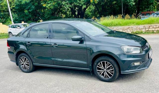 https://images10.gaadi.com/usedcar_image/4505194/original/c968bad5b1524a5fccff2598633bc70b.jpg?imwidth=6400
