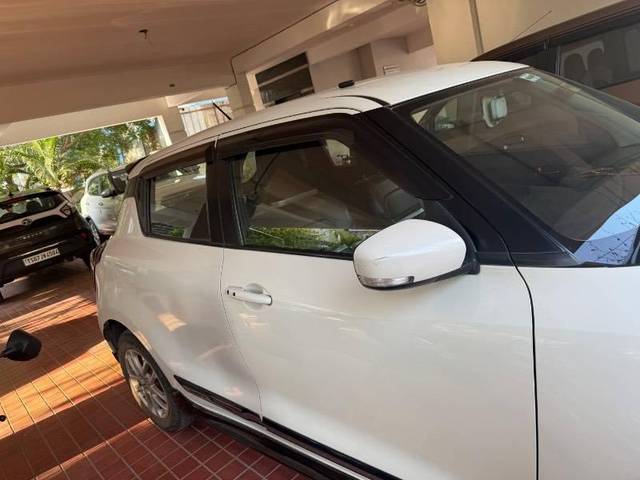 https://images10.gaadi.com/usedcar_image/4505207/original/processed_01ef2850-2952-4e15-bd98-a0eed8d1566f.jpeg?imwidth=6402
