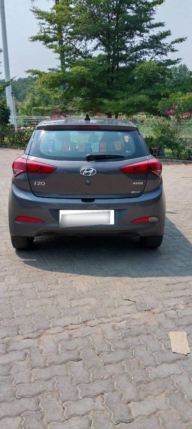 https://images10.gaadi.com/usedcar_image/4505244/original/processed_56c9d1c3538f1c7df4c6dc003e9e0184.jpg?imwidth=6402