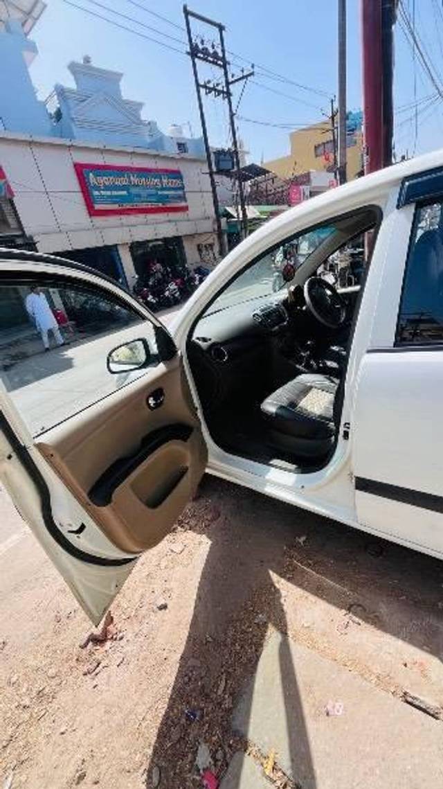 https://images10.gaadi.com/usedcar_image/4505365/original/processed_5eb6b3f7-d3da-4938-a499-9532aac46f51.jpg?imwidth=6401