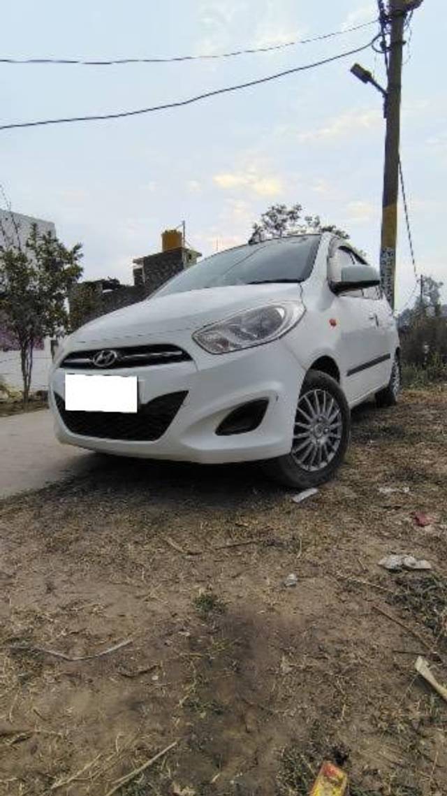 https://images10.gaadi.com/usedcar_image/4505365/original/processed_b7ac3bc8-f0f4-4438-9009-32464718f23f.jpg?imwidth=6400