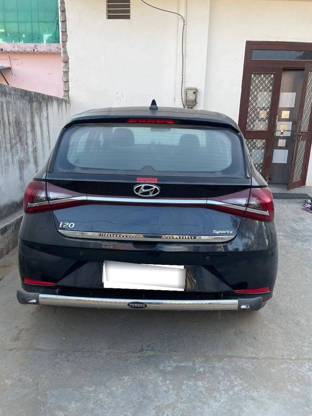 https://images10.gaadi.com/usedcar_image/4505404/original/processed_processed_c9d8a82c-c853-4a63-afea-51decf73fc4a.jpg?imwidth=6400