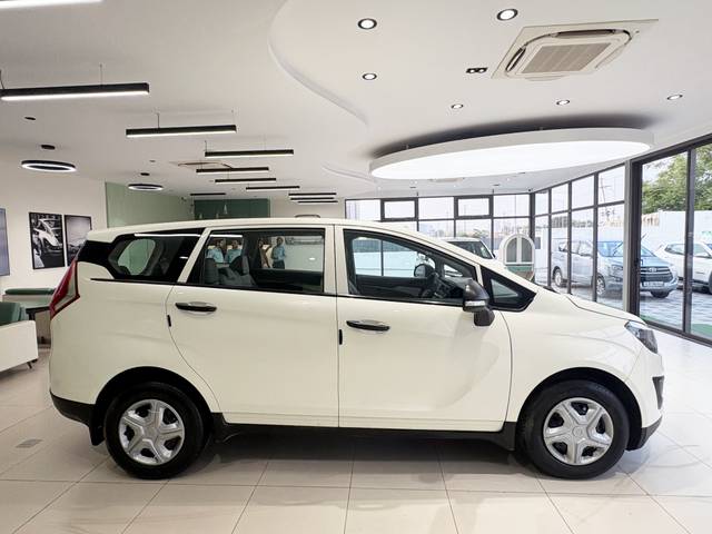 https://images10.gaadi.com/usedcar_image/4505462/original/65f82b441e8810a44c6496294f66b5be.jpg?imwidth=6402