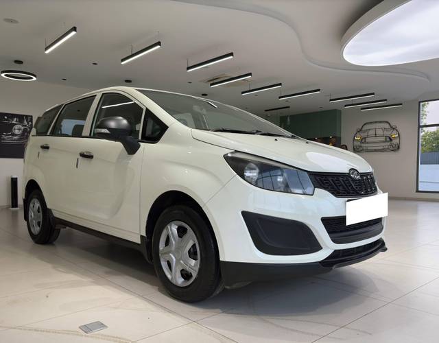 https://images10.gaadi.com/usedcar_image/4505462/original/processed_f13dc6823ece00a0150b0b61a2a64458.jpg?imwidth=6400