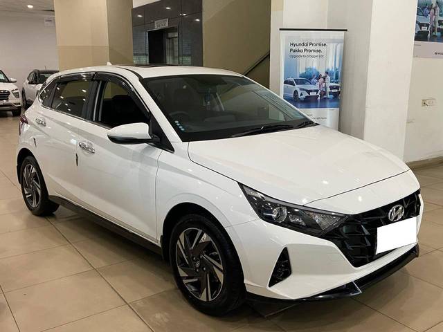 https://images10.gaadi.com/usedcar_image/4505591/original/processed_4823e2c70a4c3ebcff258e4bea7b8106.jpg?imwidth=6400